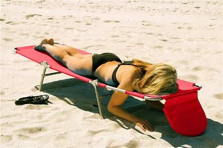 Back-tanning on the Ostrich 3-in-1 Chair